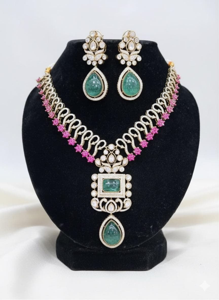 Mossanite Doublet Neckset