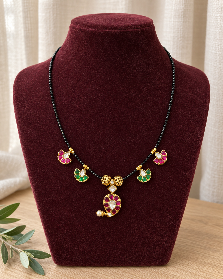 Jadua Kundan Black Beads Necklace
