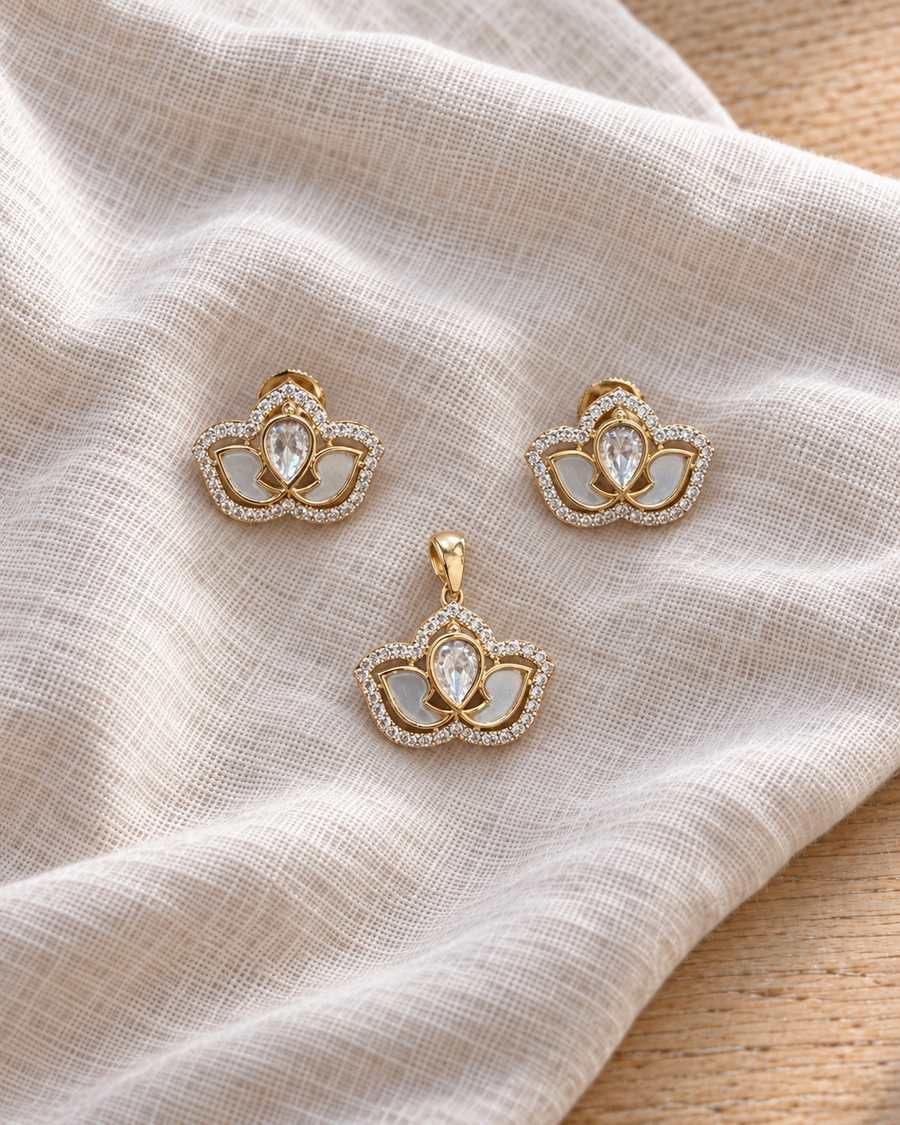Lotus Kundan Pendant Set